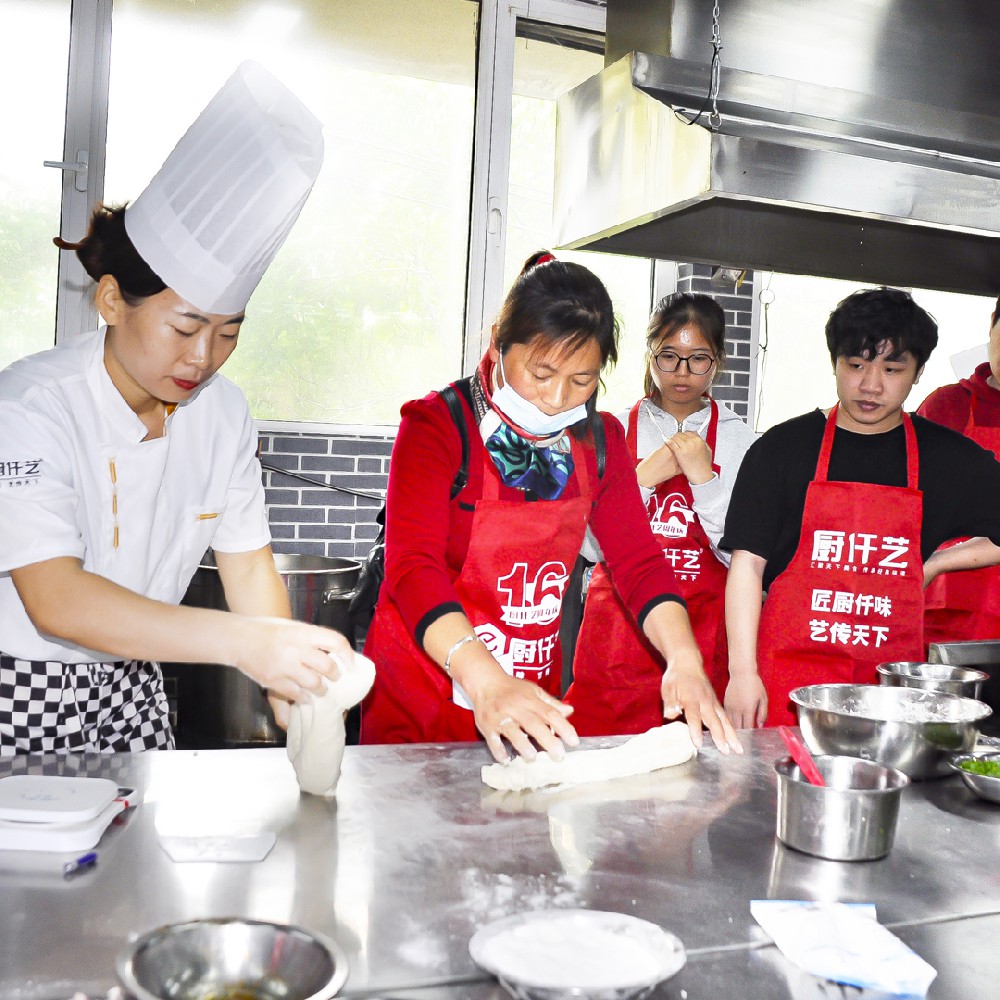 「牛肉板面」开店成功！50平小店日营业额超两千元